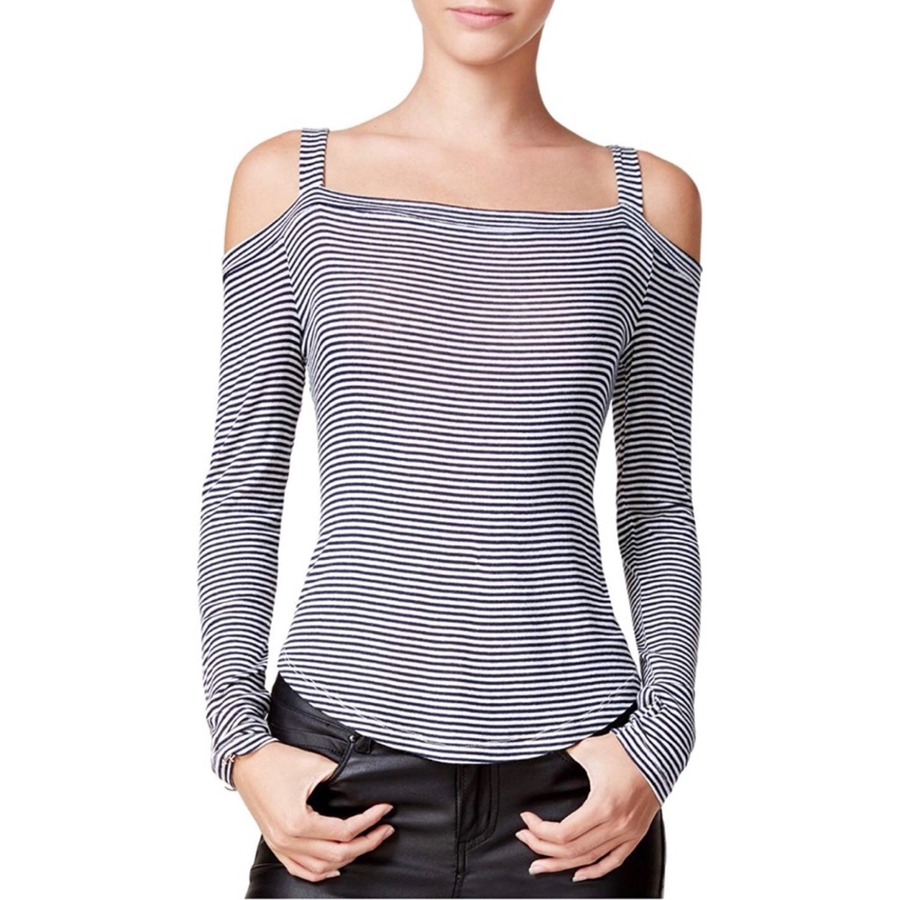 Chelsea Sky || NWT || Cold Shoulder Long Sleeve Top